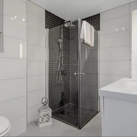 Spacious 4 Bedroom Perfect For Big Groups For Wc Apartment Trondheim
